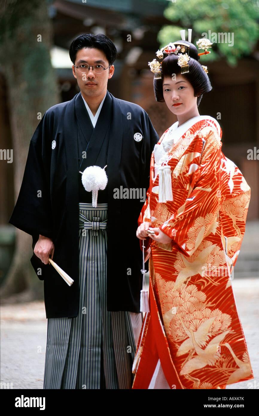 Les couples japonais se tiennent-ils la main ?