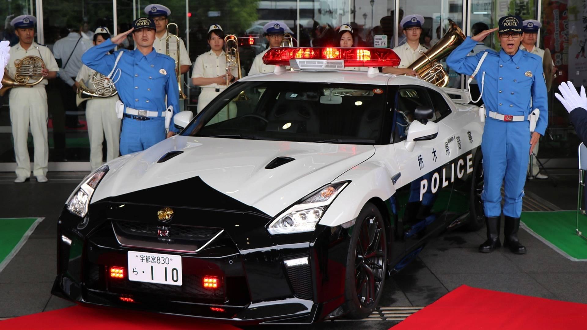 À quelle vitesse roulent les voitures de police japonaises ?