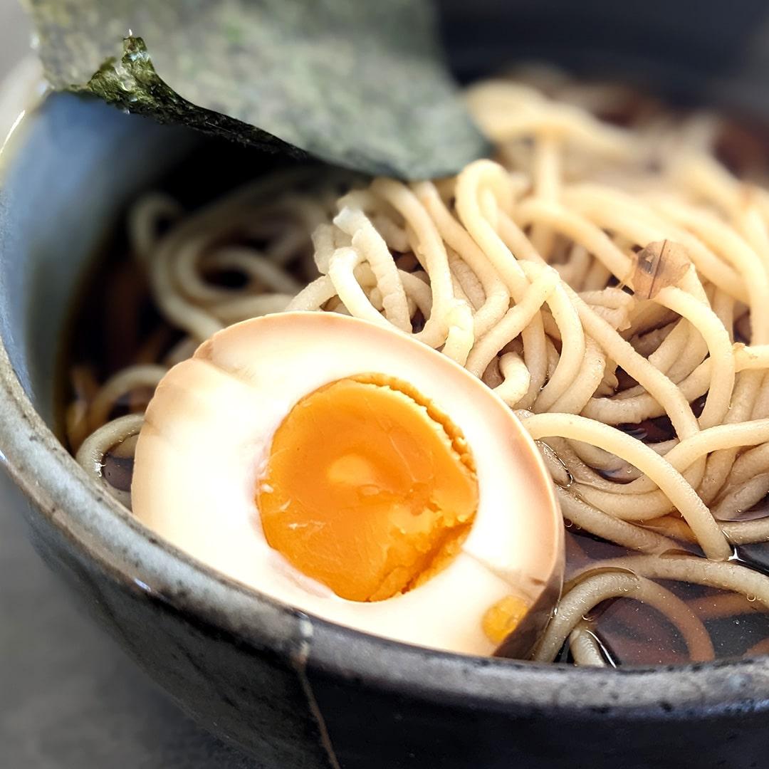 Pourquoi les œufs japonais sont-ils blancs ?