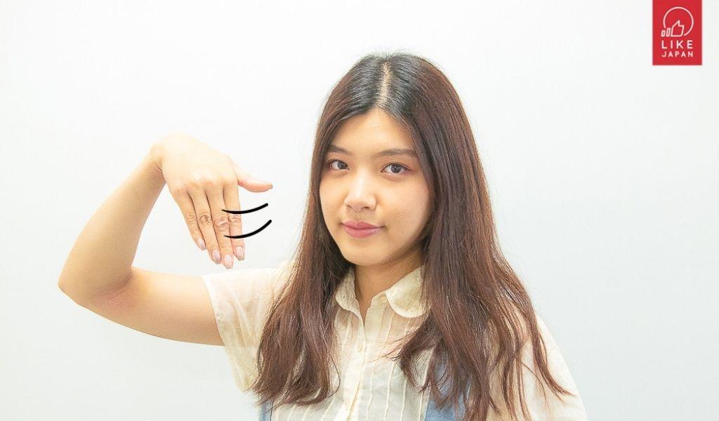 Quel langage corporel est considéré comme impoli au Japon ?