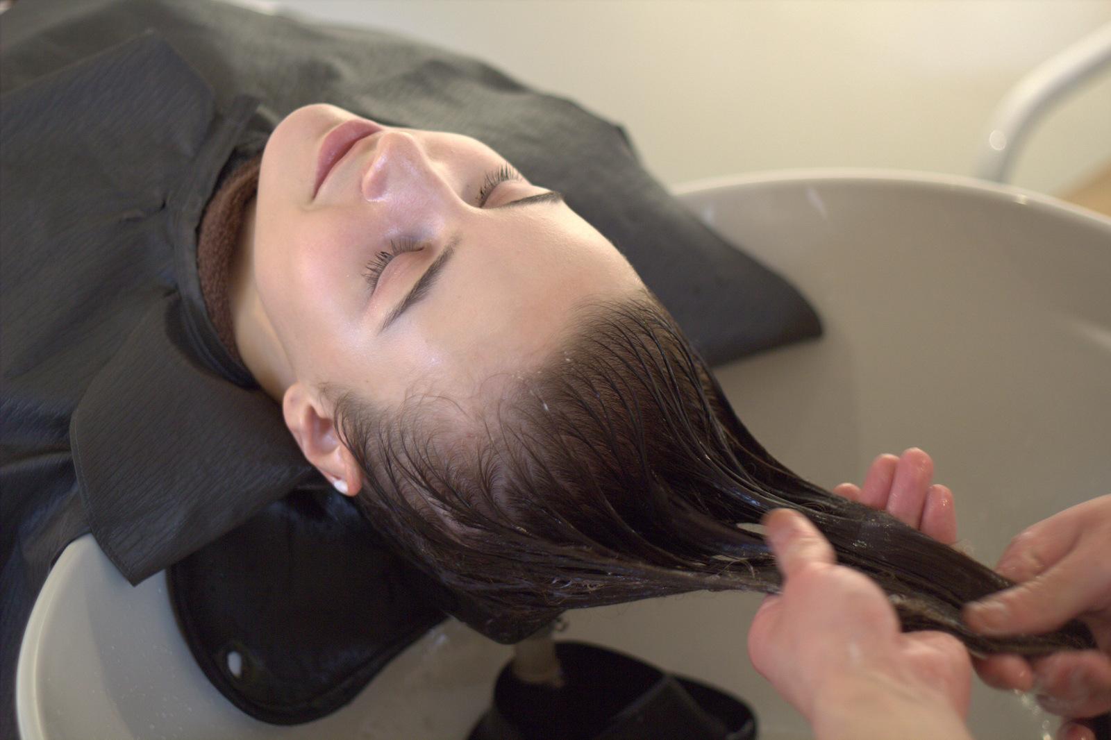 Pourquoi les Japonais se lavent les cheveux tous les jours ?