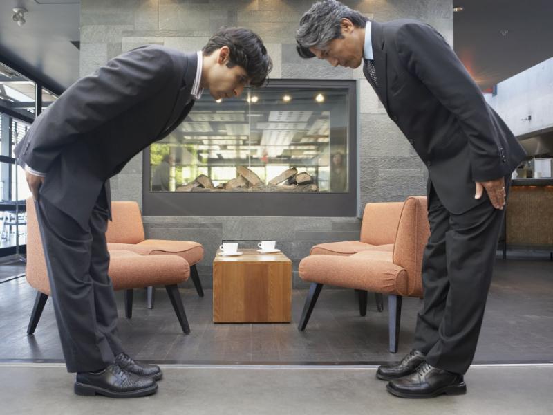 Pourquoi les Japonais s’inclinent-ils avant de manger ?