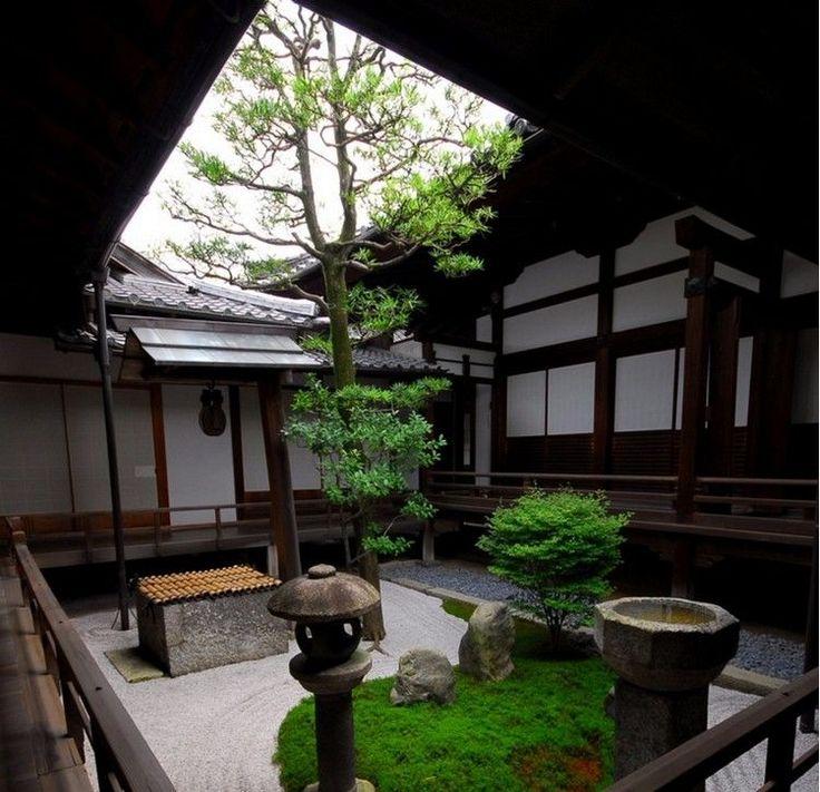 Comment se déroule la cour japonaise ?