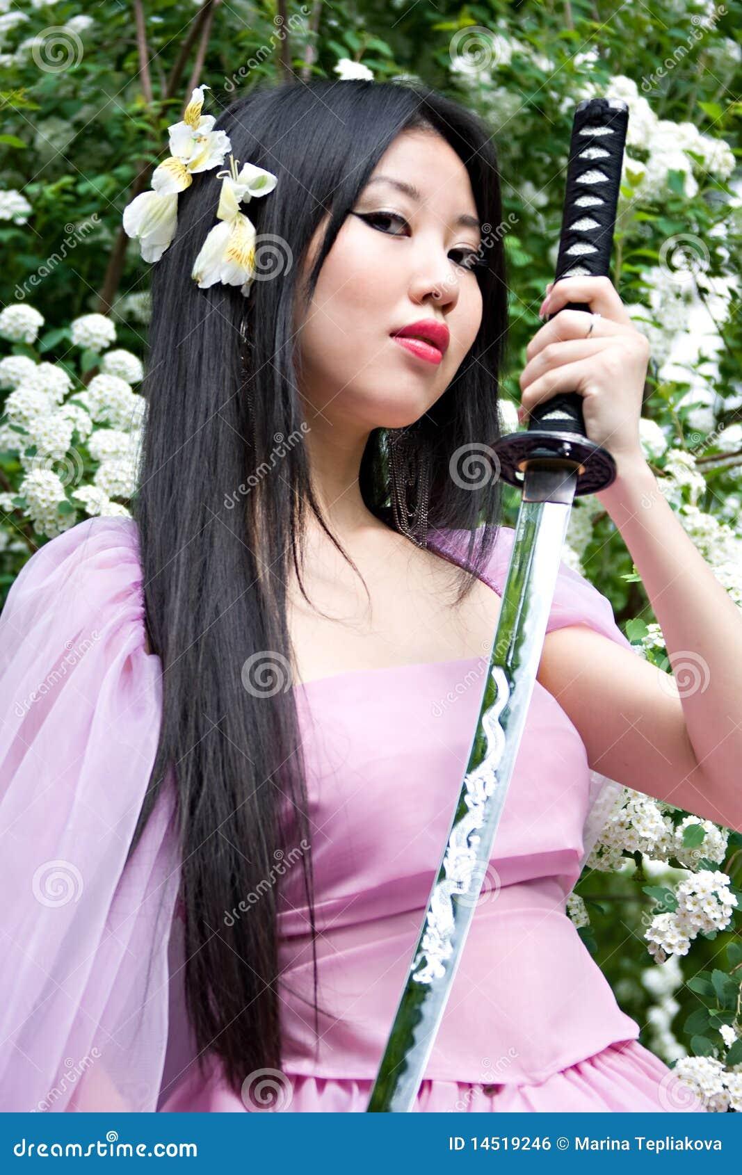 Comment s’appelle une belle femme japonaise ?